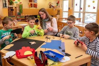Mittelsachsen im Krisenmodus - Wo ansonsten haufenweise Kinder tollen, waren am Montag nur wenige: Im Peniger Hort wurden nur 26 Mädchen und Jungen betreut.