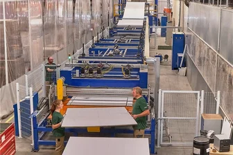Mittelsachsen: Industrie besorgt um Aufschwung - Für diese Honeycomb-Anlage zur Herstellung von Honigwaben hat die Firma Swap in diesem Jahr mehr als 1,5 Millionen Euro investiert. 