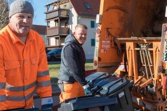 Mittelsachsen müssen künftig mehr für Restabfall zahlen - Für die Leerung von Restmülltonnen müssen die Mittelsachsen im kommenden Jahr mehr Abfallentsorgungsgebühren zahlen. Dennoch liegt der Landkreis nach Angaben des Entsorgungsbetriebs immer noch unter dem Landesdurchschnitt bei der Abfallgebührenbelastung.