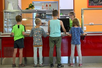 Mittelsachsen: Schulspeisung wird neu vergeben - Der Landkreis Mittelsachsen vergibt die Schulspeisung an mehreren Schulen neu.