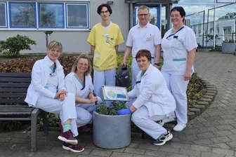 Mittelsachsen: „Vergissmeinnicht“-Aktion als Zeichen gegen Tabuthema Demenz - „Vergissmeinnicht“-Aktion zur Sensibilisierung für Demenz am Klinikum Mittweida.