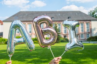 Mittelsachsen: Was die Woche so bringt - Das Abi ist vorbei, doch die Feiern stehen erst noch ins Haus. Am kommenden Wochenende finden erste Zeugnisverleihungen statt, etwa in Rochlitz.