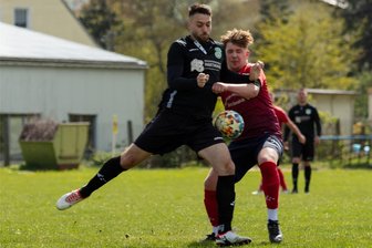 Mittelsachsenliga: Lichtenberger Fußballer retten durch zwei Tore in der Nachspielzeit einen Punkt in Altmittweida - Mit seinem Treffer in der 4. Minute der Nachspielzeit rettete Max Eckhardt (l.), hier in einem früheren Spiel, den Lichtenbergern in Altmittweida einen Punkt.