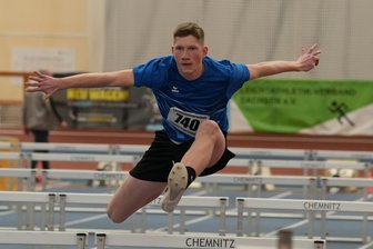 Mittelsachsens Leichtathleten glänzen unterm Hallendach - Nick Dittrich (Turbine Frankenberg) kürte sich über die 60 m Hürden zum Landesmeister. Er holte in Chemnitz aber noch eine weitere Medaille.