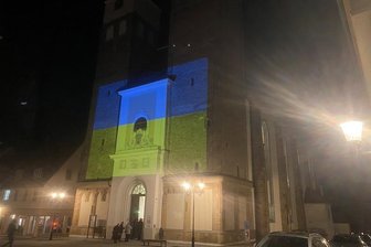 Mittelsächsische Philharmonie spielt ukrainische Nationalhymne in der Nikolaikirche -