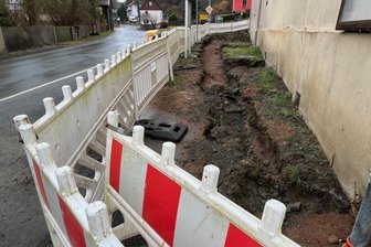 Mitten im Advent: Warum am Rittergut Bösenbrunn aufgegraben war - An der Seite des Bösenbrunner Rittergutes zur Bergstraße hin gab es Aufgrabungen.