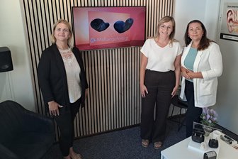 Mitten im Urlaub: Überraschungsaktion für die Chefin in Glauchau - Nicole Meglitsch, Dana Landgraf und Nicole Lorenz (von links) im renovierten Hörakustikraum.