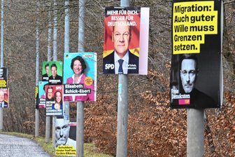 Mitten in der Innenstadt von Zwickau: 15-Jähriger beschädigt 30 Wahlplakate - Ein 15-jähriger Jugendlicher hat 30 Wahlplakate in Zwickau beschädigt.