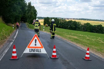 Mittweida: 40-Jähriger stirbt bei schwerem Unfall - Zu einem schweren Unfall musste die Polizei auf die Weinsdorfer Straße ausrücken.