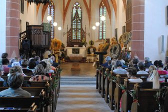Mittweida beim Landeserntedankfest in Frohburg: Das weckt Vorfreude auf das kommende Jahr - Die St. Michaelis-Kirche Frohburg ist Schauplatz für den Erntekronen-Wettbewerb der Sächsischen Landfrauen.