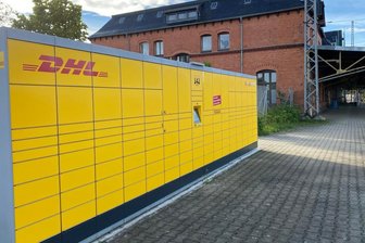 In Mittweida am Bahnhof hat DHL eine neue Packstation aufgebaut. Da in der Stadt viel verschickt und bestellt werde, sei der Bedarf nach mehr solchen Versandfächern gegeben, sagt ein DHL-Sprecher.