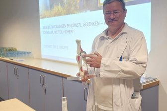 Mittweida: Chefarzt spricht über neue Entwicklungen bei künstlichen Gelenken - Chefarzt Dr. med. Erik Hauffe spricht über die neuesten Entwicklungen bei künstlichen Hüft- und Kniegelenken.