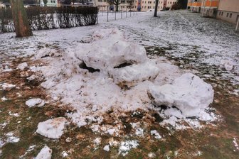 Mittweida: Dach von Iglu stürzt auf Kind - Aus dem Iglu musste ein Kind befreit werden.