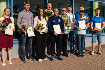 Mittweida ehrt verdiente Sportler - Bis auf die verletzungsbedingt nicht anwesende Anne Weigold nahmen alle Ausgezeichneten ihre Ehrung persönlich entgegen, nicht im Ratsaal wie zuvor, sondern in der Turnhalle am Schwanenteich. 