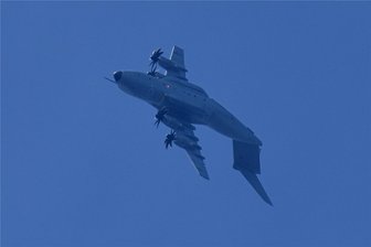 Mittweida: Fotograf gelingt beeindruckender Schnappschuss von Transportflugzeug - Dieses Foto von einem Transportflugzeug A400M der Bundeswehr gelang Ralf Härtel am Dienstag über dem Himmel von Mittweida.