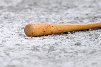 Mittweida: Mutter stiftet zur Selbstjustiz an - Mit Baseballschlägern sollen die drei bereits Verurteilten in Mittweida unterwegs gewesen sein.