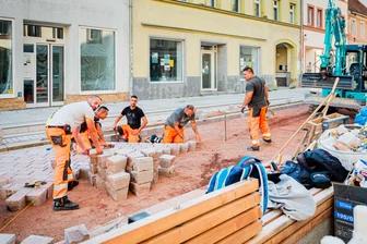 Baustelle Rochlitzer Straße - es holpert bei den Pflastersteinen