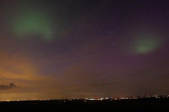 Polarlichter über dem Harthaer Kreuz: Am Sonntagabend gelang Gerold Riedl aus Mittweida diese Aufnahme per Smartphonekamera.