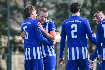 Mittweidaer Fußball-Trainer: „Er ist wie ein Schweizer Taschenmesser“ - Traf beim 5:0-Sieg dreifach: Germania-Kapitän Franz Weinert (M.).