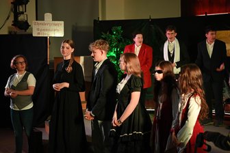 Mittweidaer Gymnasiasten wagen sich an Dürrenmatts „Der Besuch der alten Dame“ - Die Theater-AG des Mittweidaer Gymnasiums führte das Stück „Der Besuch der alten Dame“ auf.
