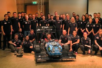 Mittweidaer Rennteam feiert Jubiläum mit Elektro-Rennwagen - Das Rennteam der Hochschule Mittweida, TMM, präsentierte am Mittwochabend seinen neuen Rennboliden namens Black Mamba. 
