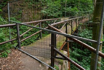 Mittweidaer "Via Mala" bis 2023 gesperrt - Der Wanderweg zwischen Weißthal und Mittweida ist gesperrt. Hier besteht bei einer Brücke Einsturzgefahr. 