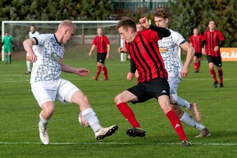 Mittweidas Fußballer schlagen spät zurück - Nach seinem Doppelpack am vergangenen Wochenende war Kevin Frieden (r.) gegen den HFC Colditz wieder zur Stelle und brachte die Mittweidaer mit 1:0 in Front.