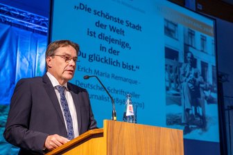 Mittweidas OB Ralf Schreiber: Stadt braucht Arbeitsplätze – und mehr Nachwuchs - Oberbürgermeister Ralf Schreiber bei seiner Rede zum Neujahrsempfang, in der er mehrfach Erich Maria Remarque zitierte.