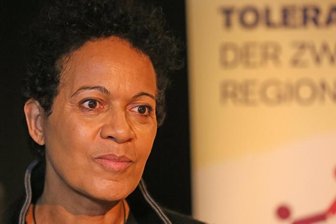"Mo und die Arier": Viel Beifall für Mut gegen Rassismus - Mo Asumang - Moderatorin und Filmemacherin
