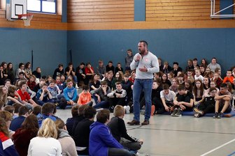 Mobbing in der Schule: Experte Carsten Stahl kommt nach Glauchau - Carsten Stahl hat schon in vielen Schulen, wie hier in Oberlungwitz, zum Thema Mobbing und deren Auswirkungen gesprochen.