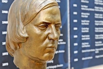 Mobbing oder Syphilis: Was trieb Robert Schumann in den Tod? - Was war der Auslöser für den Tod Schumanns? Hier die Büste in seinem Zwickauer Geburtshaus. 