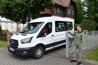 Mobil im Bus, auf dem Rad, in der Bahn oder im Schwimmbecken: Vier gute Nachrichten aus Mittelsachsen - Dank der „Freie Presse“-Aktion „Leser helfen“ hat die „Villa Rochsburg“ einen neuen Bus erhalten.