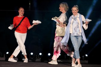 Modegala im Erzgebirge: Dieses Kleid war ein echtes Highlight - Die Modenschauen zeigten auch sportliche Alltagsmode.