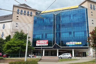 Modehändler K und L Ruppert zieht bei Möbel-Biller ein - Das Möbelhaus Biller in Plauen.