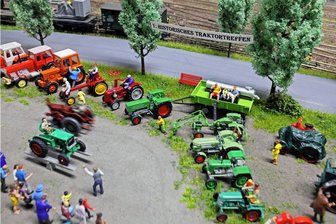 Modellbahnausstellung in Meerane: 350 Besucher bestaunen Züge und Traktoren - Ganz neu: Ein Traktorentreffen im Maßstab 1:87.