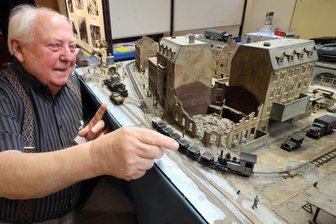 Modellbahnausstellung in Plauen lädt zur Zeitreise ein: Erstmals dreht Berliner Trümmerbahn in Ruinenlandschaft ihre Runden - 40 Jahre nach der Modellbahnschau im Fernsehturm-Gebäude: Dieter Frisch stellt erstmals seine Berliner Trümmerbahn in Plauen aus.