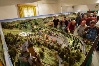 Modellbahnclub in Glauchau: 280 Besucher bestaunen Mini-Bahnen in der Sachsenallee - Der Modellbahnclub hat rund 280 Besucher zu seiner Ausstellung begrüßt.