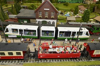 Modellbahnträume, Märkte, Musik-Events: Hier gibt‘s im Oberen Vogtland am Wochenende was zu erleben - Der Obervogtländische Modelleisenbahnclub lädt in Adorf zur großen Ausstellung ein. Am Samstag und Sonntag ist jeweils von 9.30 bis 17.30 Uhr offen.