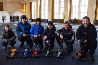 Modellsport: Finale des Erzgebirgscups wird zur Bühne für den Nachwuchs - Die Nachwuchspiloten Luk Weiß, Tim Mehlhorn, Nick Mehlhorn, Luis Wagner, Fritz Piorek und Yannik Schleuning (von links) durften beim Finale des Erzgebirgscups ihr Können zeigen.