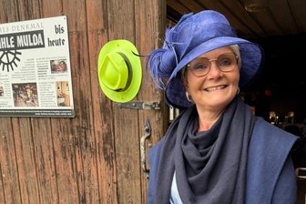 Modenschau statt Sägestaub in der Brettmühle: Die schönsten Bilder vom Hutfest Mulda - Doreen Hanisch-Enderlein hat in der einstigen „Hutstadt“ Mulda ein Hutfest organisiert.