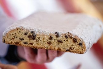 „Moderner Schildbürgerstreich“: Sächsischer Minister will Stollenbäcker vor neuer Abgabe schützen - Stollen-to-go in der Drei-Pfund-Ausführung? Nach den Vorstellungen im Umweltbundesamt könnte das in Sachsen ein Renner sein.