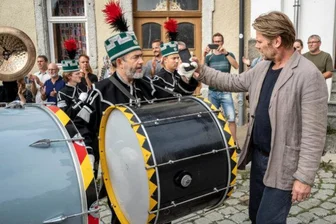 Mörderische Klänge im neuen Erzgebirgskrimi - Musik verbindet - doch im neuen Fall der ZDF-Reihe "Erzgebirgskrimi" mit Kommissar Robert Winkler (Kai Scheve, re.) und Manfred Schüppel (Alexander Hörbe, li.) sind Missklänge innerhalb eines Bergmannsorchesters unüberhörbar.