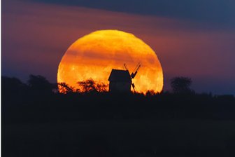 Mond zeigt sich spektakulär: Mittelsachsen gelingen tolle Fotos - Tim Meyer aus Striegistal war für seine Aufnahme nördlich von Döbeln unterwegs.