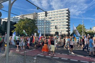 Montagsprotest in Chemnitz: Ermittlungen gegen Rednerin - In Chemnitz wird seit Jahren jeden Montag demonstriert. Der Zulauf hält sich seit Längerem in Grenzen.