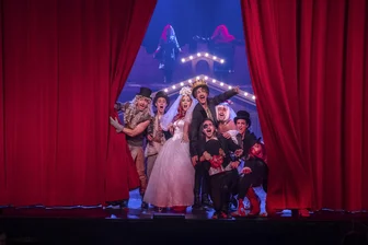 „Monty Pythons Spamalot“ bringt britischen Kult-Humor ins Zwickauer Gewandhaus - 