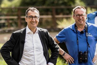 Moore sollen wieder zum Kern des natürlichen Klimaschutzes werden - Bundesminister Cem Özdemir (Grüne) und Leif Miller, NABU-Bundesgeschäftsführer, vor Ort.