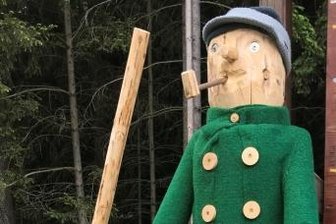 Moosmann grüßt Wanderer - 
