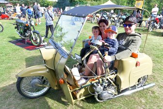 Moped-Vibes in Naundorf: Das war das erste Simson-Treffen am Sportplatz - 