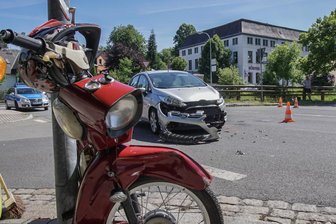 Mopedfahrer bei Kollision verletzt -
