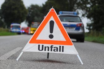 Mopedfahrer bei Verkehrsunfall im Oberen Vogtland schwer verletzt - Einen schweren Unfall gab es am Dienstagnachmittag im Oberen Vogtland.